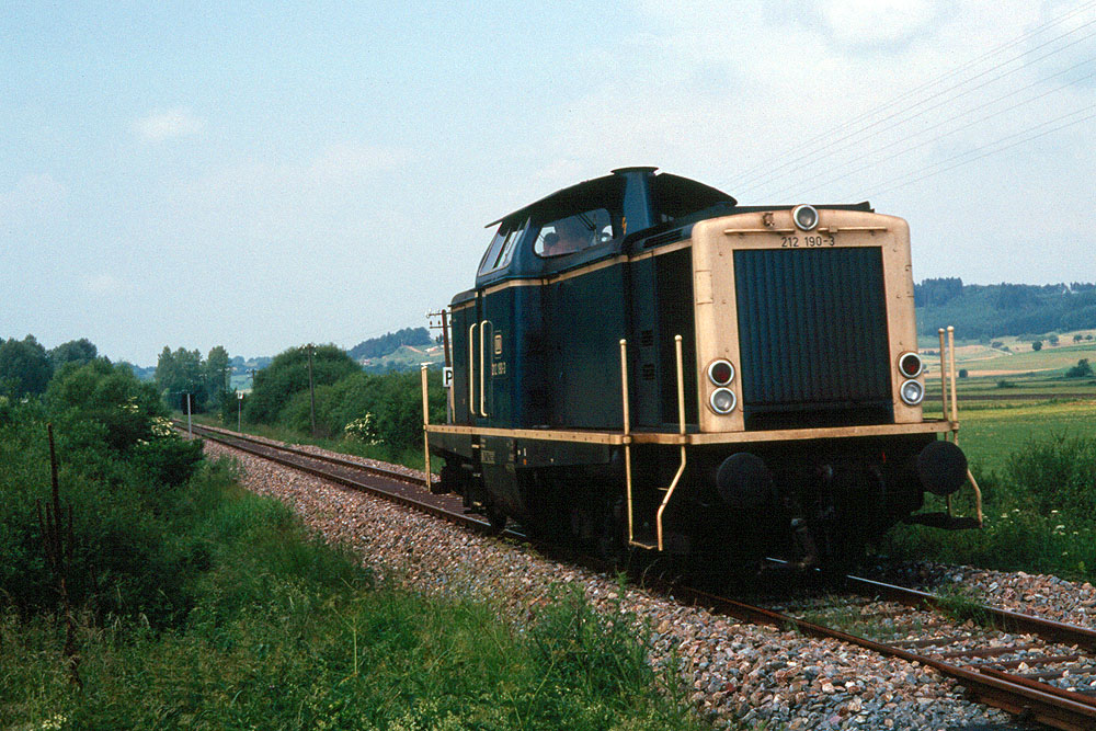 https://www.eisenbahnfotograf.de/datei/Juni 1986/1240229 DB 212190 Krauchenwies 21.6.86.jpg